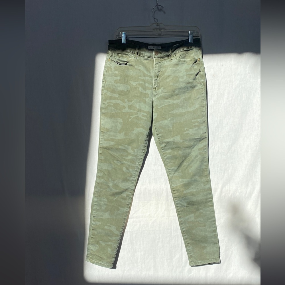 Social Standards by Sanctuary camouflage green high rise size 12